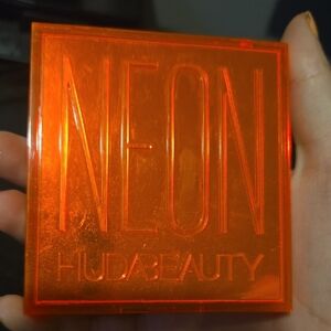HUDA BEAUTY Neon Orange Palettw
